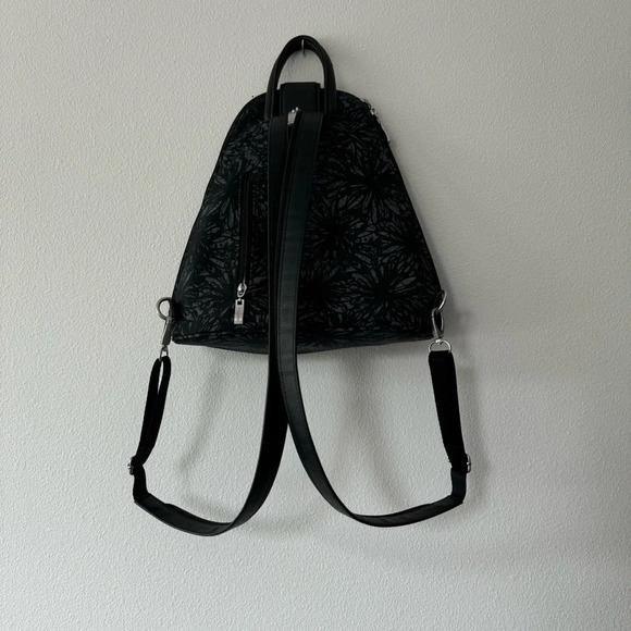 Baggallini Metro Backpack - Picture 2 of 7